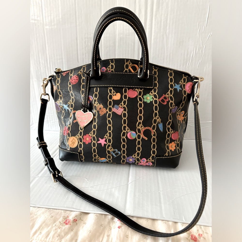 Dooney & Bourke leather purse. Like new condition. Rare pattern.